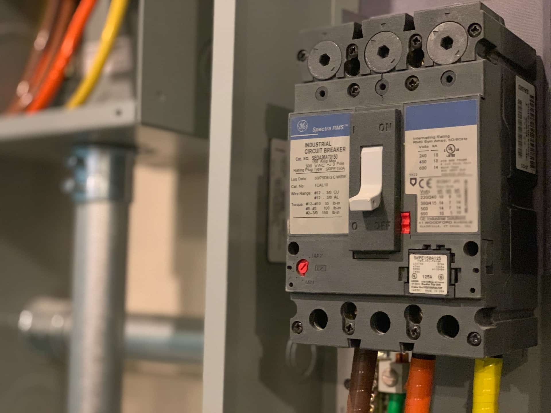 How to Measure the Amperage of Your Circuit Breaker?